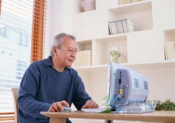 老年人早睡早起请别“早吃”