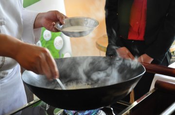 调味并加入少量水淀粉