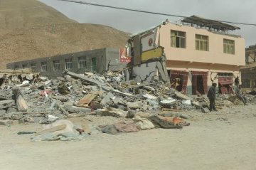 甘肃省赴青海玉树地震灾区医疗救援队工作采撷（一）