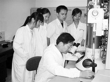 董长垣：潜心分子病毒与癌研究