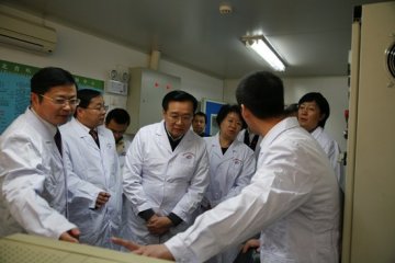 王国生省长一行赴湖北省疾控中心考察疾病预防控制工作