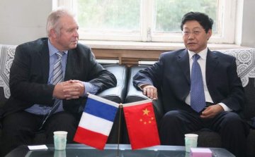 法国里昂国立应用科学学院代表团访问我校