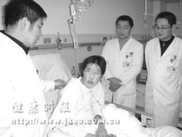 安庆市立医院：摘除巨型瘤