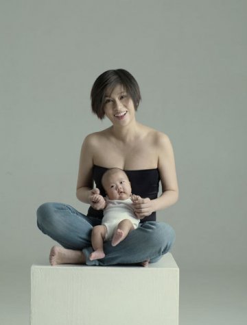 12名香港女星妈妈拍2013年慈善月历