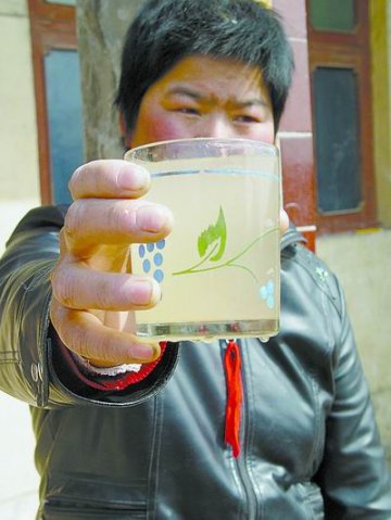 河南鹤壁吃水井报废1700多名村民闹水荒1年多