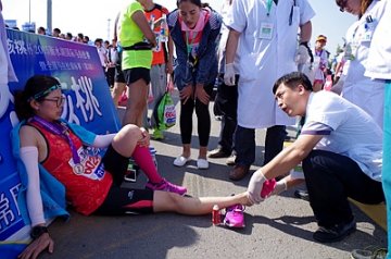 为马拉松提供医疗保障