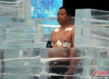 长沙比基尼美女体验“冰冻”