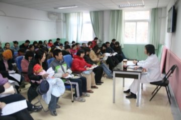 306医院儿科加强门诊和儿保工作 受到广大年轻父母的欢迎