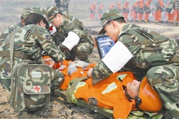 武警山东总队医院开展实战化救护训练