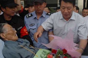 32名地震灾区重伤员被安全送达徐矿集团总医院