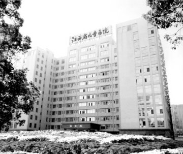 让健康和使命同行——江西省儿童医院全力做好食用含三聚氰胺婴幼儿奶粉患儿诊治工作纪实<BR/>