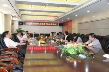 省食品药品监督管理局梁毅恒副局长主持召开省药检院第三季度党委中心组学习暨民主生活会