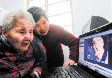百岁老人手术复明 元宵前夕与儿相见