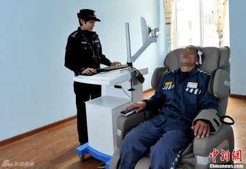 6、民警在为服刑人员进行心理疏导