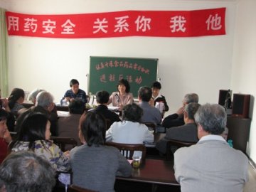 衢州市局启动食品药品安全宣传进社区活动