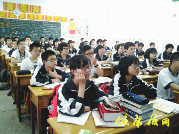专家提醒：64名学生中近视眼占47名，专家呼吁关注青少年用眼健康