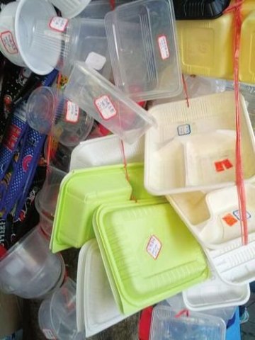 一次性发泡餐具今解禁 公众担忧白色污染重现