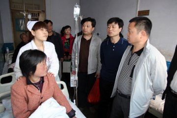 大荔县五保低保户城乡医疗救助“一站式”服务全面推开