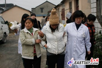 被抛弃少女出租房内自咬脐带分娩