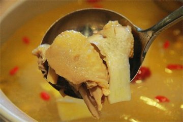 抗感冒6个“土方法”：喝牛奶鸡汤 吃柠檬蜂蜜