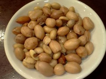 8类人千万少吃花生 小心要命