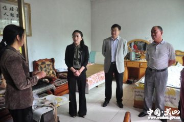 县人大调查全县城乡困难群众医疗救助工作