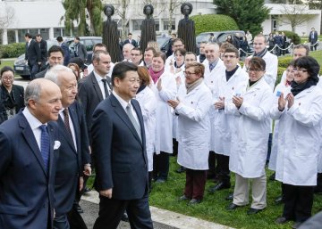 习近平参观法国生物科研中心 冀加强卫生合作