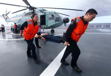 中国海军“和平方舟”号医院船进行医疗服务演练