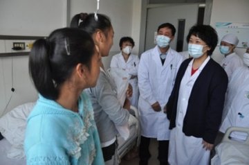 为藏族女孩扬起追梦风帆