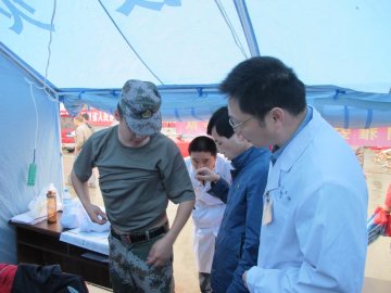 湖南首批抗震救灾医疗队雅安庐山纪实（二）