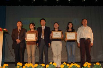 药学院第五次捧回“科创杯”流动奖杯