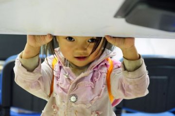北大第一医院：彝良灾区脑积水患儿赴京治疗