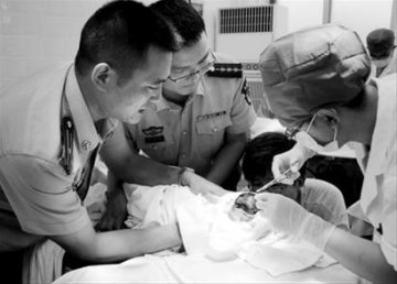 女童头部受重伤 边防官兵急救助
