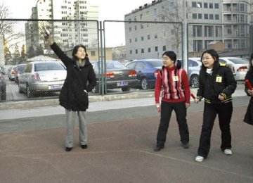 医学部学生长跑接力赛举办 柯杨校长发枪