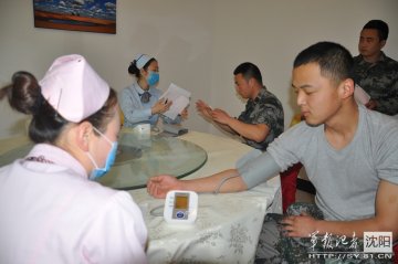 医疗分队进山沟 为部队送温暖送健康