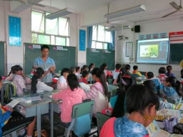 四川省成都市青白江区预防艾滋病电影进校园