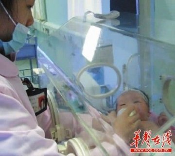 新生男婴2011年末遭弃铁轨间