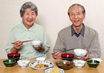 长寿老人10个饮食习惯：吃稀饭多食蔬菜
