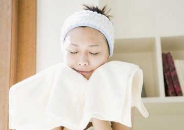 军医讲解：如何区分普通皮炎和真菌感染