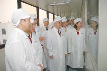 药品质量与世界接轨 中成药畅销国际市场--奇星药业产品出口连续八年夺冠