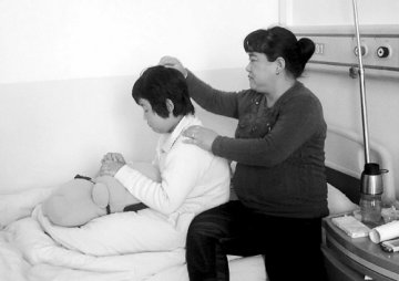 重症母亲为省钱救白血病女儿仅服激素致肾脏变坏