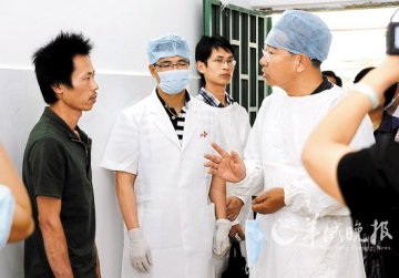 艾滋病毒携带者烧伤求医 专家会诊称暂不需转院