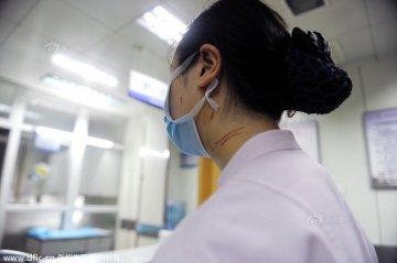 护士遭患儿家长打 因输液未“一针见血”