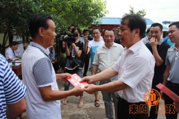 耒阳：人大代表日开展“送温暖、送医疗”下乡活动