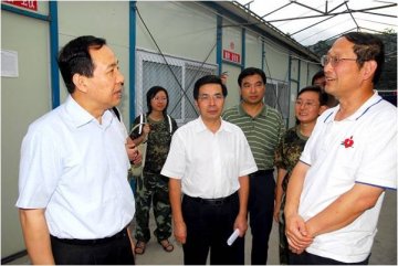 中心王宇主任在青川看望浙江省卫生工作指挥部人员