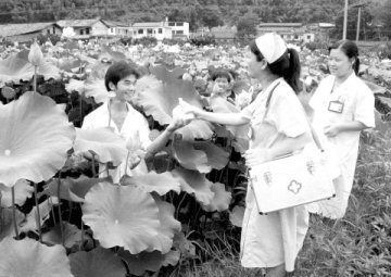 江西南丰县中医院卫生支农送健康