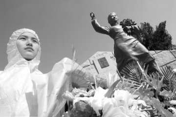 抗非烈士活在我们心中