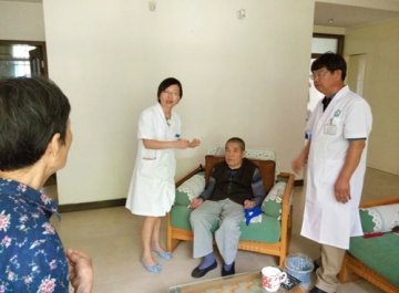 陈杨办金泰社区：医疗卫生进社区，全民共创文明市