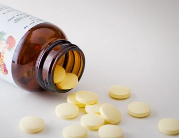 摄取过量维他命易患白内障