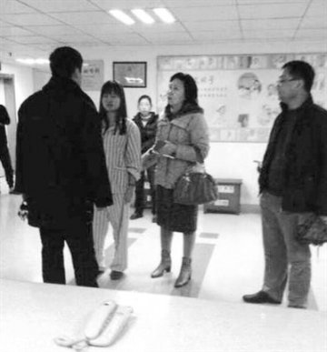 涉嫌打护士 南京官员夫妇被停职